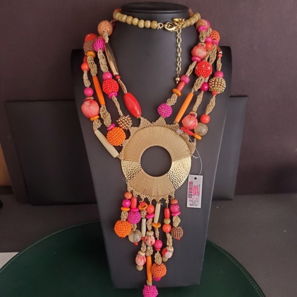 CHICO'S Long Pink Orange Bead‎ Necklace w/Macrame and Gold Tone Covered Pendant